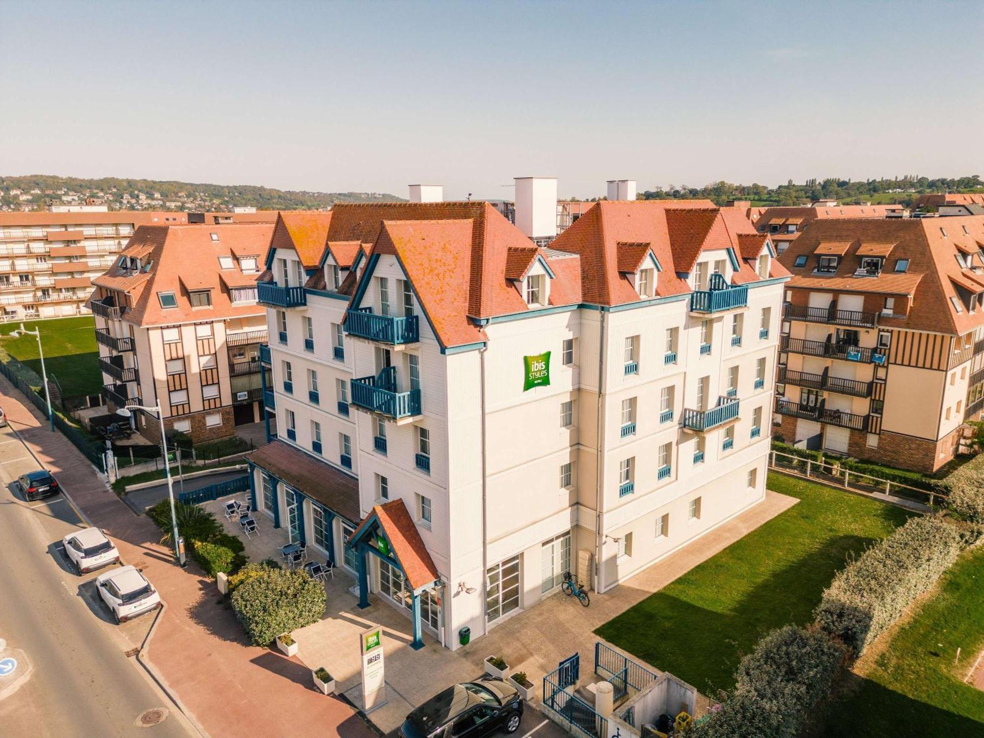 Ibis Styles Deauville Villers Plage Exterior photo