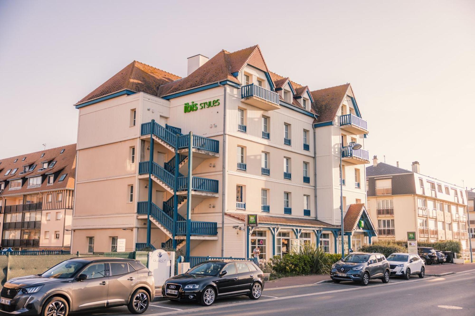 Ibis Styles Deauville Villers Plage Exterior photo