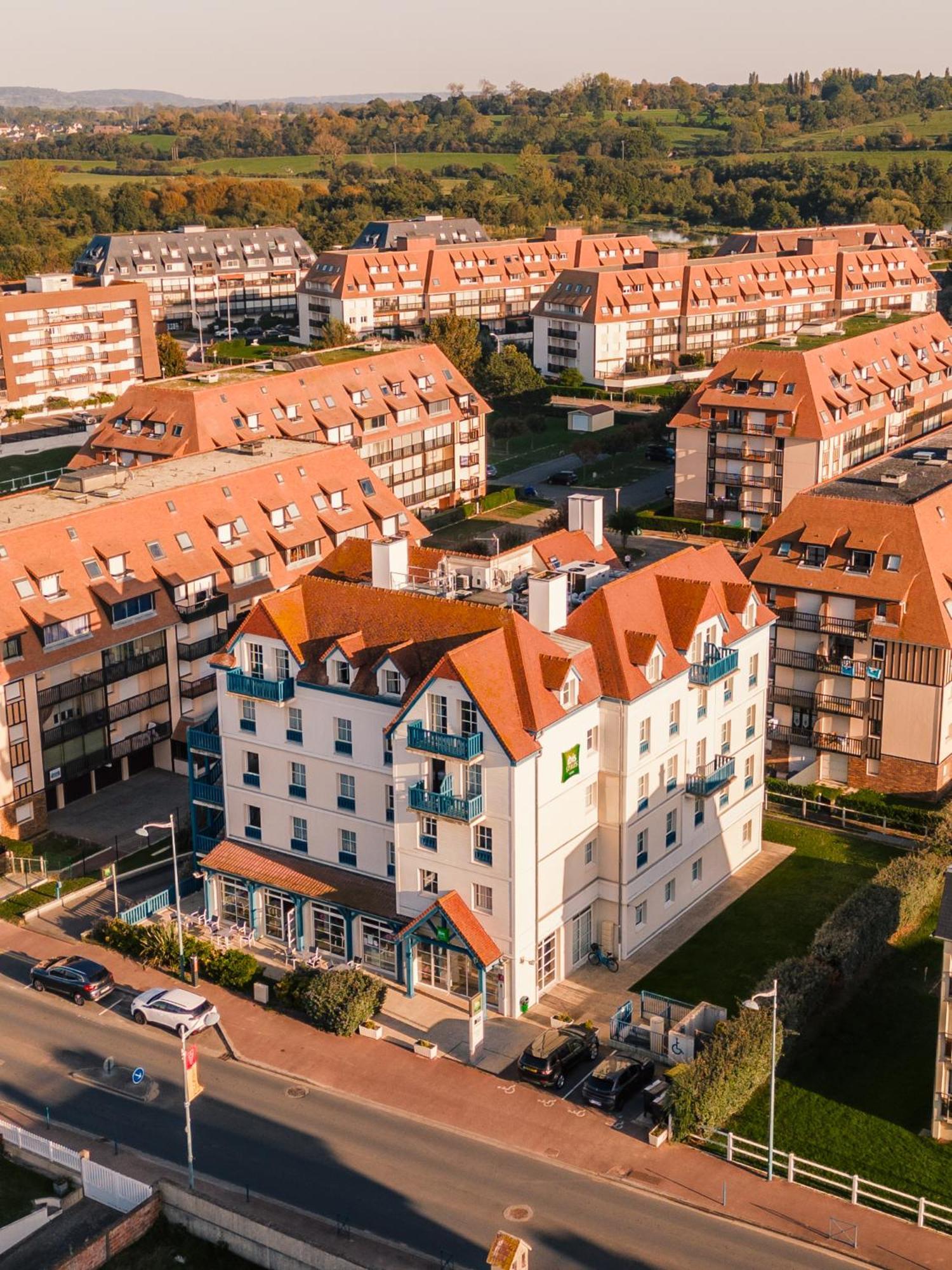 Ibis Styles Deauville Villers Plage Exterior photo